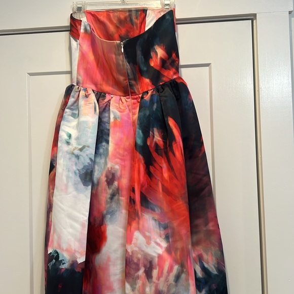 Parker Black Elegant Strapless Floral Gown size 2. In perfect condition! - Picture 7 of 11